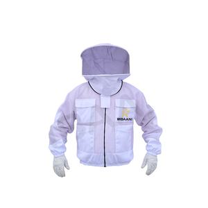 เสื้อแจ็คเก็ตผึ้งสามชั้นสีขาวพร้อมผ้าคลุมหน้าแบบกลม - Product Image 1