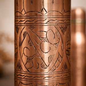 Recién Llegada: Botella de Agua de Cobre Puro Hecha a Mano y Personalizada con Detalles Grabados Tradicionales - Nombre Grabado con Láser Personalizado - Product Image 4