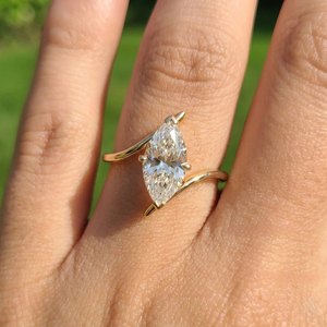 Bague de fiançailles solitaire contemporaine en or 14 carats avec diamant de laboratoire CVD taille marquise de luxe - Product Image 6