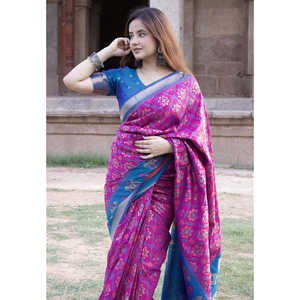 Sari Patola en soie douce Himanshi avec des tissages contrastés pour robes de soirée, couleur vin - Product Image 6