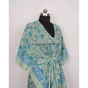 Kaftan élégant décontracté en coton léger et respirant, imprimé floral fait main, style bohème, réversible, longueur totale, col en V, avec cordon de serrage - Product Image 4