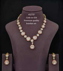 Conjunto de Collar y Pendientes Kundan 12737, Chapado en Oro, con Circonita Cúbica en Forma de Pera, Perla de Imitación, Estilo Floral para Bodas y Fiestas - Product Image 4