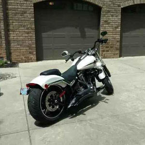 Motocicleta Cruiser Custom Brand Breakout 114 Fxbrs Usada, Año 2014, con PowerBoost, ChromeEdge, SmoothRide, AgilePerformance, Origen Estadounidense - Product Image 1