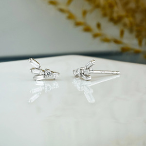 Boucles d'oreilles clous en or jaune avec diamants baguette de laboratoire - Product Image 4