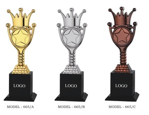 Exquisite Melody Crown Golden Metal Watch With Luxury Regal Crown Shaped Dial Elegant Singing Theme Timepiece Accessory - Product Image 3