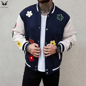 Chaqueta Varsity para Hombre con Parches de Flores Multicolores, Chaqueta Bomber Azul Marino con Mangas Crema, Estilo Vintage Urbano, Uniforme de Béisbol Bordado - Product Image 5