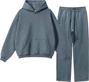 Survêtement classique gris clair pour un confort sans effort et un style au quotidien - Product Image 1