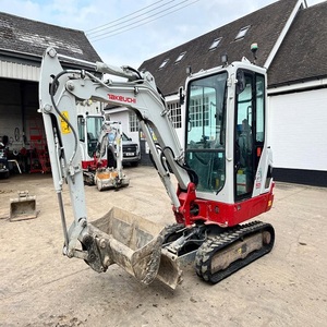 Mini-excavatrice professionnelle Takeuchi avec commandes avancées, performances robustes et composants durables - Product Image 1