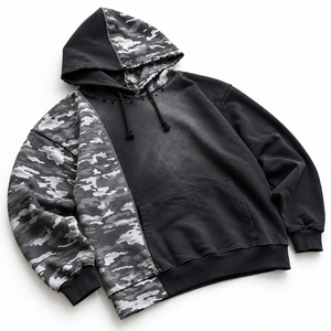 Hoodie camouflage personnalisé pour homme, coupe oversize, patchwork camouflage, streetwear, pull à empiècements contrastés, logo personnalisé. - Product Image 5