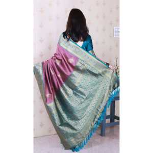 Sari de Seda Banarasi Rosa Coral, Suave, con Bordado de Zari de Pavo Real, Ropa India y Pakistaní - Product Image 4