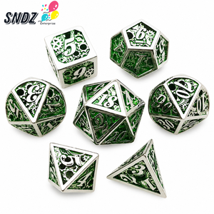 Ensemble de dés polyédriques en métal fantaisie, 7 pièces, dés décoratifs creux verts pour jeux de société, collection durable, style adulte - Product Image 1
