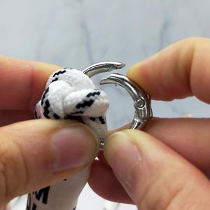 Correa de Teléfono Moderna y Duradera, Diseño de Flor de Cinco Pétalos, Trenzada en Nailon y Metal, Mantiene el Teléfono Seguro, Agrega un Toque Divertido al Look Diario - Product Image 4