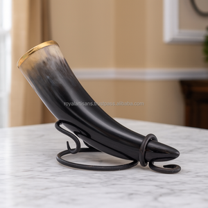 Corne à boire viking artisanale des artisans royaux avec support |   Chope à bière en corne de buffle naturelle, style nordique - Product Image 5