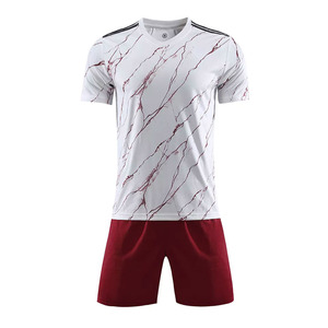 Uniforme de football de haute qualité, meilleur design, vêtements de sport personnalisés pour l'extérieur, uniforme de football à manches courtes - Product Image 1