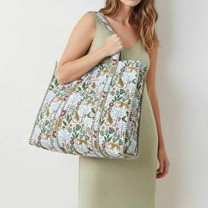 Sac fourre-tout matelassé écologique, grand sac fourre-tout en coton matelassé, imprimé floral vert, sac à bandoulière, sac de shopping réutilisable, sac de plage, sac de voyage - Product Image 3