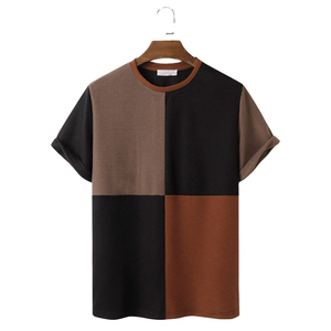 เสื้อยืดคอกลมแขนสั้นผู้ชาย สีดำ ลายบล็อก ทรงโอเวอร์ไซส์ สไตล์ลำลอง ผ้าฝ้าย 100% โลโก้ด้านหน้า - Product Image 1