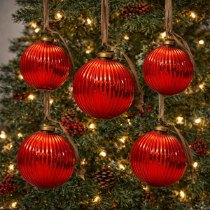 Adorno Navideño de Cristal Mercurizado Rojo Acanalado de 4 Pulgadas con Acabado Vintage |   Adorno de Lujo para Árbol de Navidad, Decoración Festiva - Product Image 4