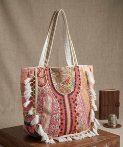 Sac fourre-tout en toile perlée bohème fait main léger avec fermeture éclair et pompon pour femme – Idéal pour Pâques - Product Image 4