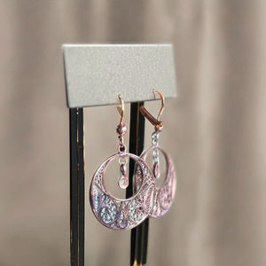 ต่างหูเงินลายฉลุแบบชานด์บาลี งานฝีมือคุณภาพสูงจากอินเดีย สำหรับผู้หญิง แฟชั่นทันสมัย ประดับด้วยกลิตเตอร์วิบวับ - Product Image 3