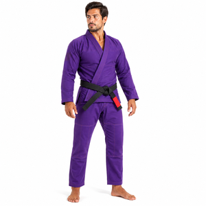 Traje de BJJ premium diseñado para la práctica de grappling con costuras reforzadas, tela transpirable y movimiento sin restricciones durante la intensa actividad. - Product Image 1