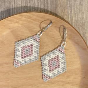 Pendientes colgantes geométricos de cuentas de diamante, rosa pastel, gris, blanco, estilo bohemio, hechos a mano, joyería de moda para mujer, diseño para la creación de joyas - Product Image 1