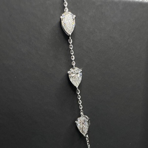 Magnífico Collar de Diamantes Cultivados en Laboratorio con Corte de Pera de 14.00 CT en Oro Blanco de 14K para Mujer - Product Image 2