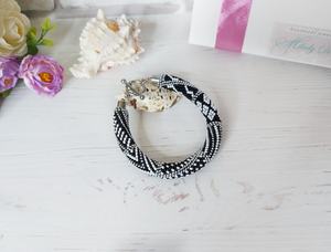 Pulsera geométrica de cuentas para mujer, joyería de ganchillo con cuentas de semillas, pulsera gruesa monocromática en blanco y negro, regalo. - Product Image 4