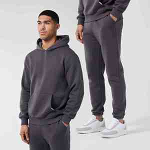 Ensemble de survêtements oversize deux pièces pour hommes : sweat à capuche personnalisé et pantalon large à jambes droites - Product Image 2