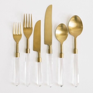 Ensemble de couverts au design moderne avec manche en résine, plaqué or PVD, pour la table lors de mariages, événements et fêtes, cuillère, fourchette, couteau - Product Image 5