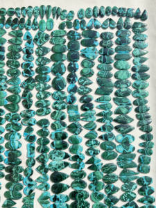 Paire de chrysocolle et de malachite naturelles de haute qualité Nouvelles pierres précieuses de guérison en vrac pour une énergie et un équilibre élevés - Product Image 5