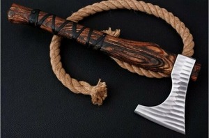 Hacha táctica artesanal para partir leña con mango de madera y hoja de acero inoxidable de 4 3/4 pulgadas de filo para cortar leña - Product Image 3