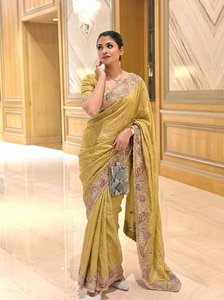 Sari en soie moutarde avec bordure brodée et chemisier pour femmes, tenue traditionnelle indienne pour mariage - Product Image 1