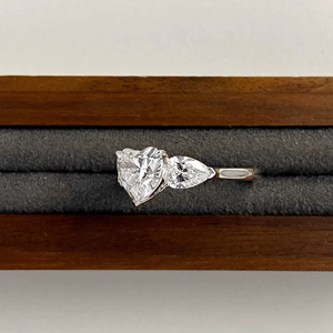 แหวนเพชรรูปหัวใจ 2 กะรัต สร้างในห้องปฏิบัติการ ทองคำขาว 14K แหวนหมั้นและแต่งงาน รับรองโดย IGI ความใส VS+ ดีไซน์หรูหรา - Product Image 1