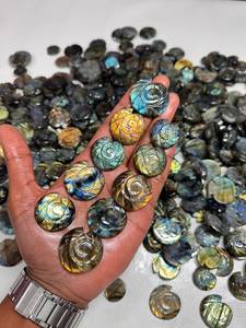 Pierre précieuse cabochon en labradorite ammonite sculptée, à changement de couleur, forme cœur à dos plat, pierre libre pour bijoux - Product Image 1