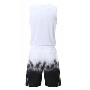 Ensembles d'uniformes de basketball réversibles sur mesure, légers, design personnalisé, vêtements de sport, maillots et shorts de basketball par sublimation. - Product Image 5