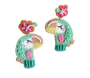 Boucles d'oreilles élégantes brodées de perles de cristal et de rocaille, bijoux uniques faits à la main, design créatif par MD HANDICRAFTS - Product Image 1