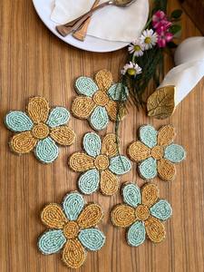 Sous-verres perlés faits à la main, style bohème et rustique, pour décoration de table, sous-verres ronds en perles de verre avec support, accent rustique pour la maison et la cuisine - Product Image 1