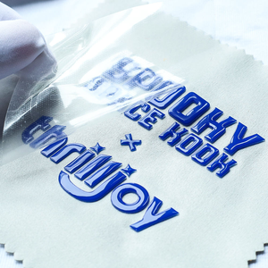 Etiquetas de Transferencia de Calor de Material PET Impresas Personalizadas Premium 2026, Pegatinas con Logotipo de Marca para Camisetas - Product Image 1