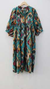 Vestido de Gasa de Algodón con Estampado Ikat - Vestido Midi con Cuello Profundo - Product Image 5