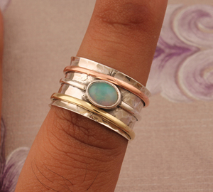 แหวนโอปอลไฟธรรมชาติ เงินแท้ 925 ทำมือ พลอยโอปอลสีขาว เครื่องประดับขายส่ง แหวนเงินซ้อนกันได้สำหรับผู้หญิง - Product Image 4