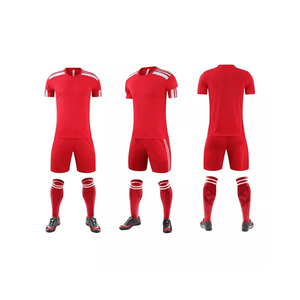 Ensemble d'uniformes de football rouges professionnels - Maillot de football personnalisé pour hommes avec bandes blanches sur les épaules - Kit d'entraînement d'équipe à séchage rapide - Product Image 1