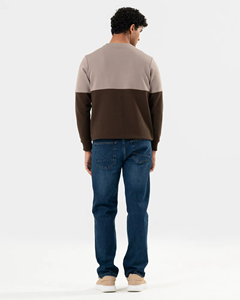 เสื้อสเวตเตอร์คอกลมถักสำหรับผู้ชาย ทรงปกติ สีสันตัดกัน สไตล์ลำลองสำหรับฤดูใบไม้ร่วง สีน้ำตาลและสีเบจ - Product Image 3