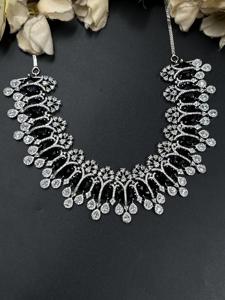 Conjunto de Collar con Diamantes Americanos en Plata, Collar con Circonitas Verdes, Joyería India, Joyería para Recepciones, Joyería Bollywood - Product Image 5