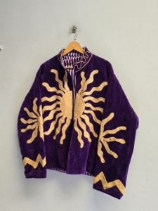 Veste Suzani en velours violet vintage pour femme, broderie dorée artisanale, style ethnique bohème, manteau, vêtements d'extérieur, vente en gros, export - Product Image 1