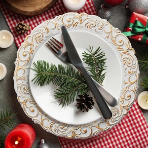 Assiette de présentation en métal blanc au design luxueux et raffiné, idéale pour les mariages, les fêtes et la décoration de table lors d'événements spéciaux, provenant d'Inde. - Product Image 2