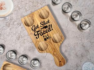Bandeja de servir corta de madera con soportes de vidrio de acabado liso para servir en la mesa, ideal para cervecerías, bares y restaurantes. - Product Image 3
