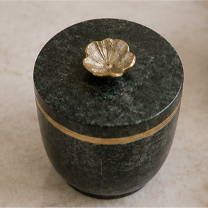 Pot décoratif rond en pierre noire avec bande dorée et bouton en forme de feuille, décoration minimaliste pour la maison - Product Image 6