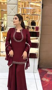 Conjunto de Kurti, Palazzo y Dupatta de georgette sintético color granate con trabajo artesanal de espejos y borlas, para mujer, ideal para fiestas, eventos étnicos y bodas. - Product Image 1