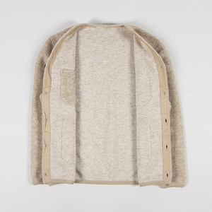 เสื้อคลุมคาร์ดิแกนขนสัตว์ผสมหนานุ่มสำหรับฤดูหนาว ยี่ห้อ Universal Works คอวี ติดกระดุมด้านหน้า มีกระเป๋าปะ  งานถักแบบลำลอง เหมาะสำหรับใส่ทำงาน - Product Image 2