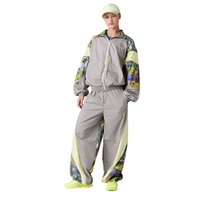 Conjunto Deportivo para Mujer, Chaqueta con Capucha y Pantalones Anchos, Estampado en las Mangas, Ropa Deportiva - Product Image 1